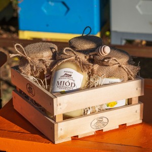 Zestaw 4 miodów w skrzynce + nabierak (4 x 1200 g)