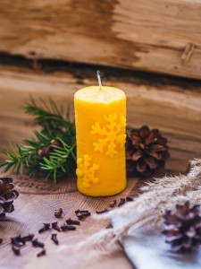 Świeca płatki śniegu walec 185 g