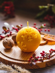 Świeca płatki śniegu kula 155 g