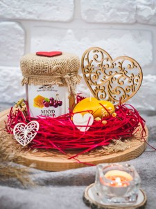 Walentynkowy upominek miód smakowy ze świecą